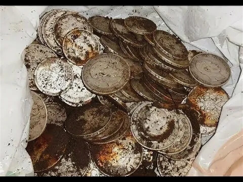"Горшок" с золотом Римской империи нашли под старым театром в Италии (фото)