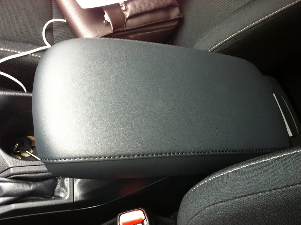 Подлокотник на рав 4 1 поколения. Подлокотник toyota rav4 sxa10. Подлокотник toyota rav4 sxa10. Панель под подлокотником рав4 2008. Подлокотник рав 4.