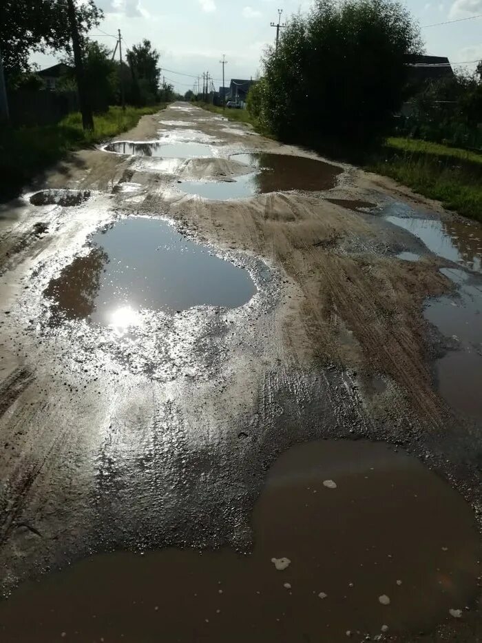 Российские дороги. Лужа. Лужа на дороге. Грязная лужа. Мокрый яма