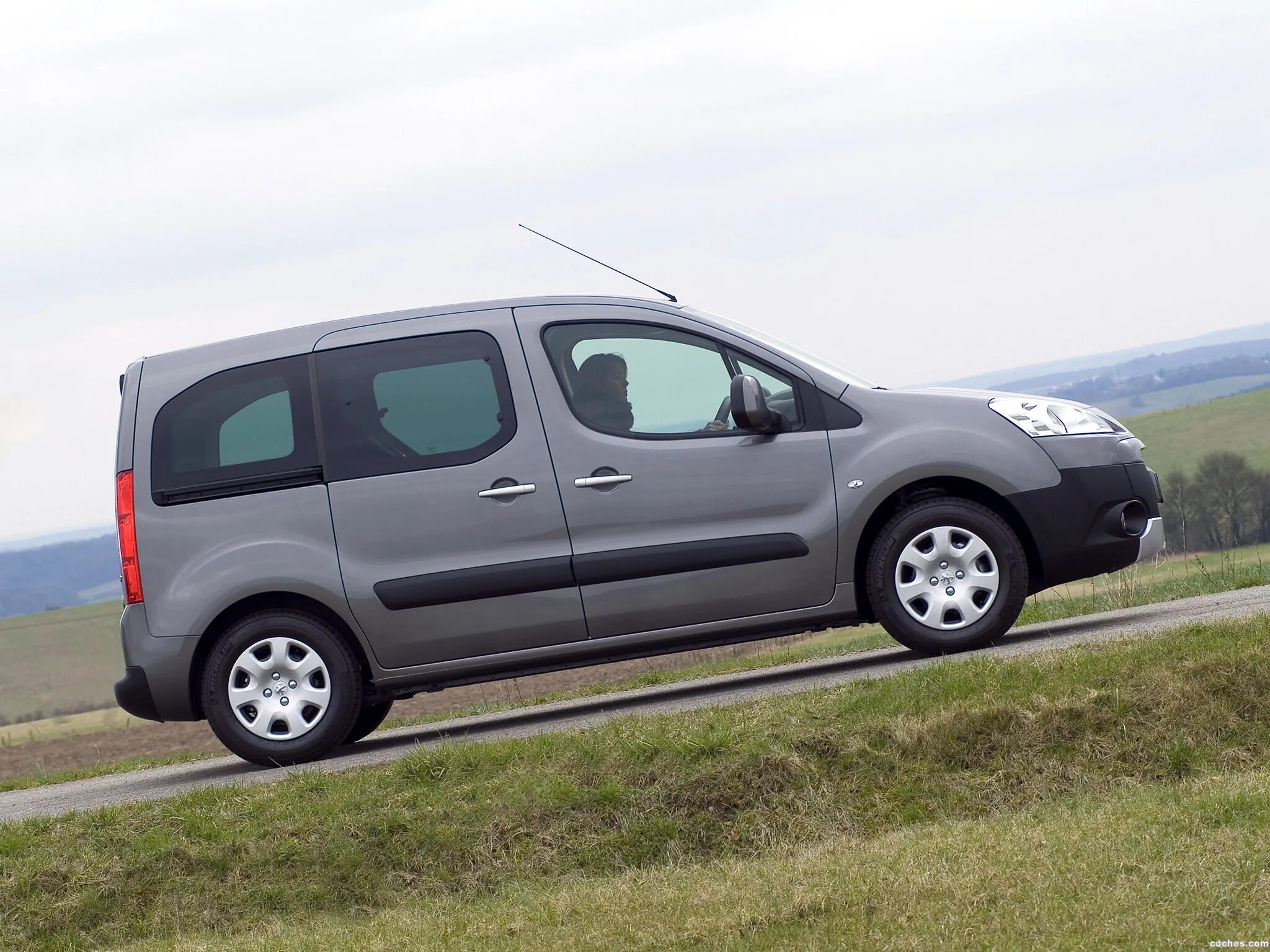 Стоп пежо партнер. Пежо партнер Tepee. Peugeot partner типи. Peugeot partner Tepee 2010. Peugeot Tepee 2010.