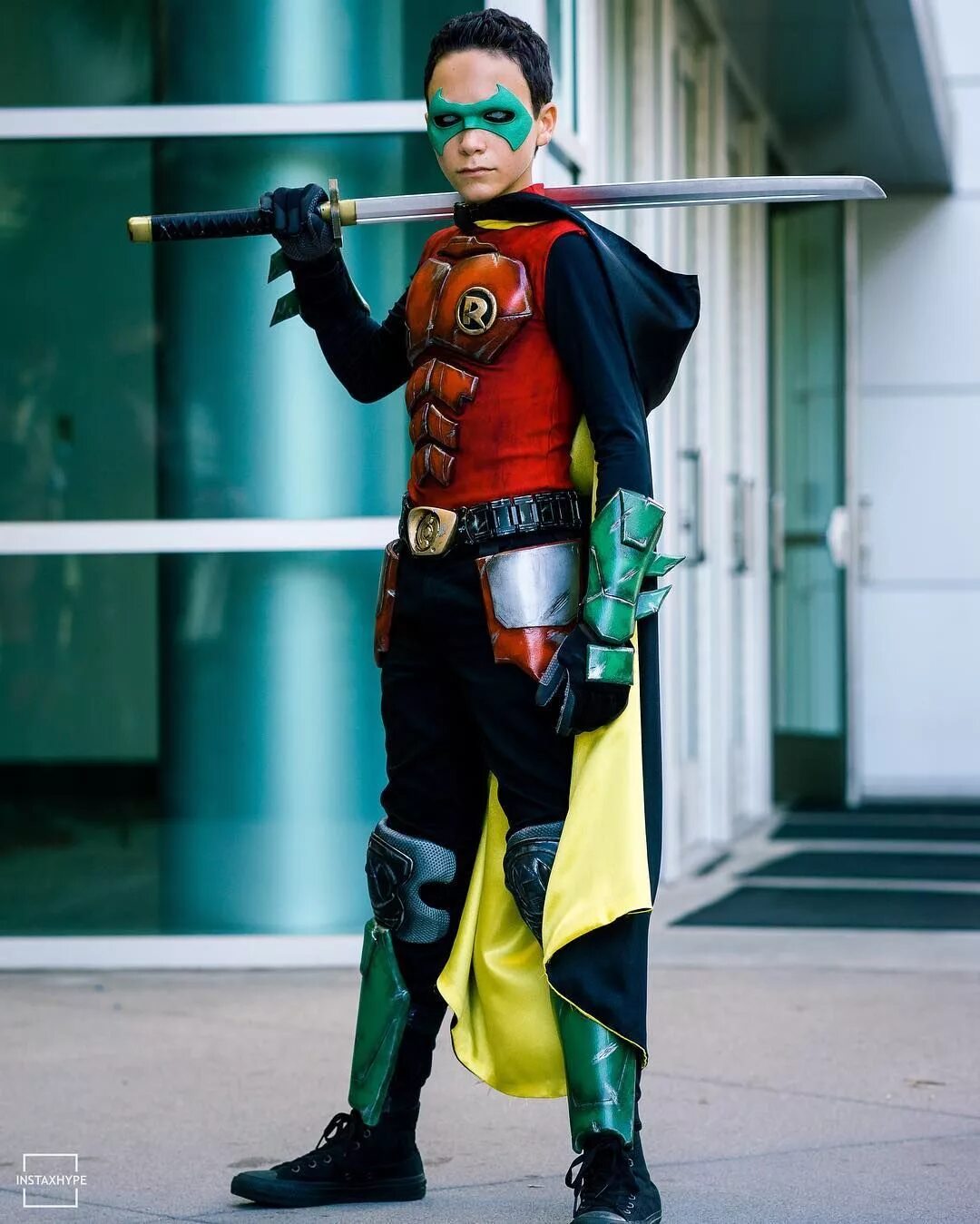 Робин Дэмиен Уэйн. Robin Damian Wayne. Damian Wayne Cosplay. Робин Дэмиен Уэйн косплей.