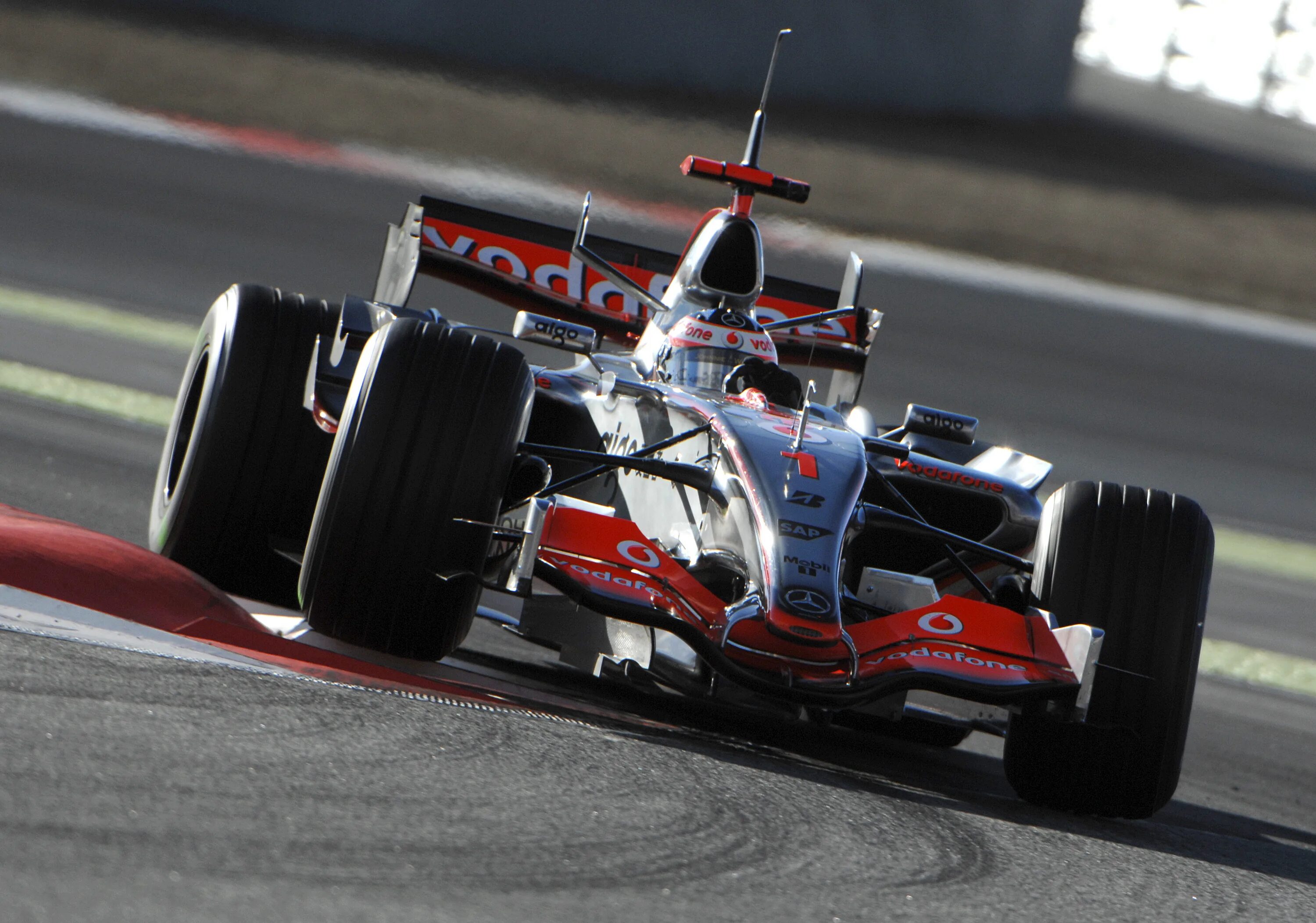 Макларен ф1 Болид. MCLAREN mp4 22. Болид Макларен ф1 2007. Болиды f1 2023.