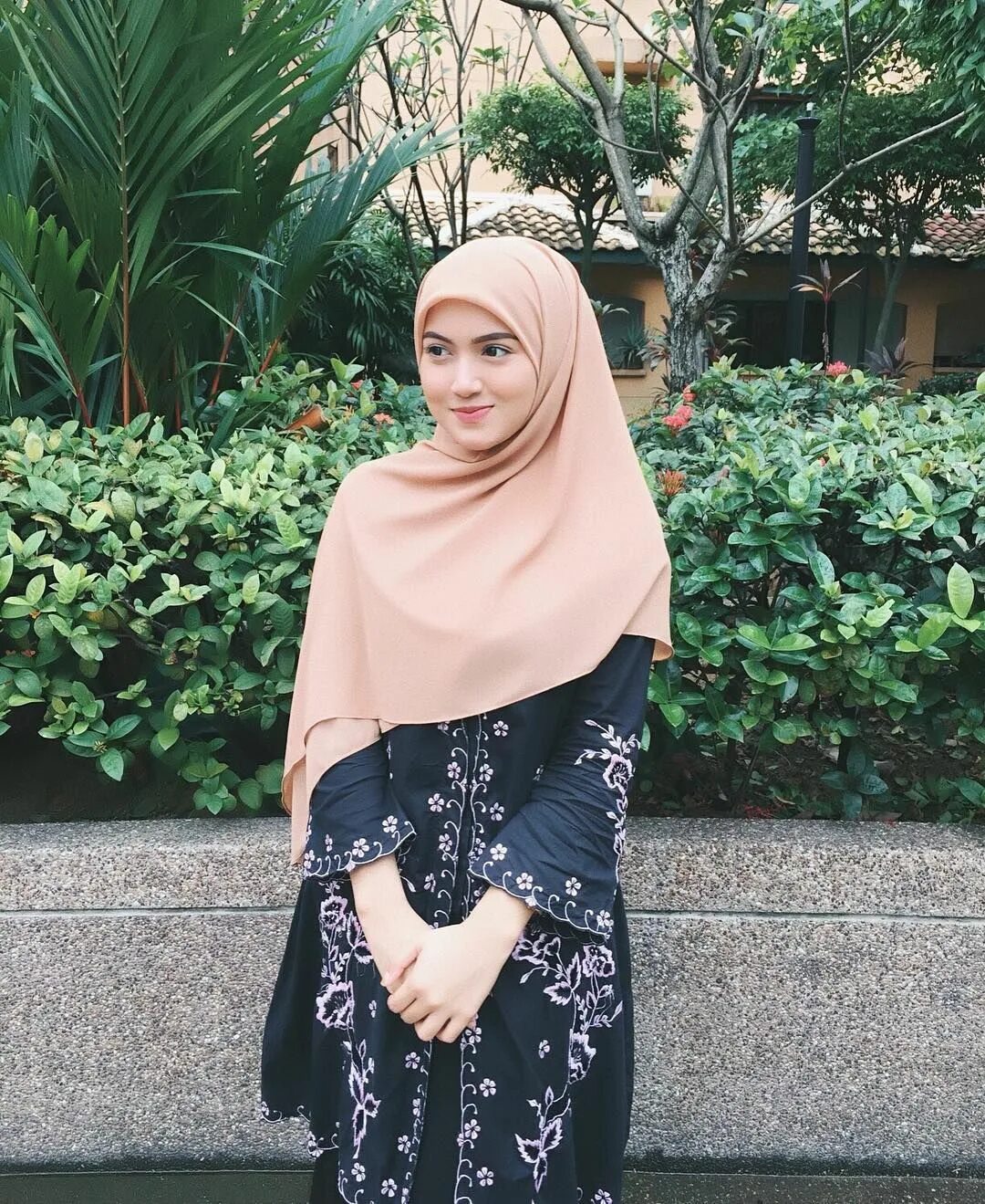 Школьники ирана. Малай беаутифул хиджаб. Satin hijab. Малай беаутифул хиджаб. Красивый хиджаб.