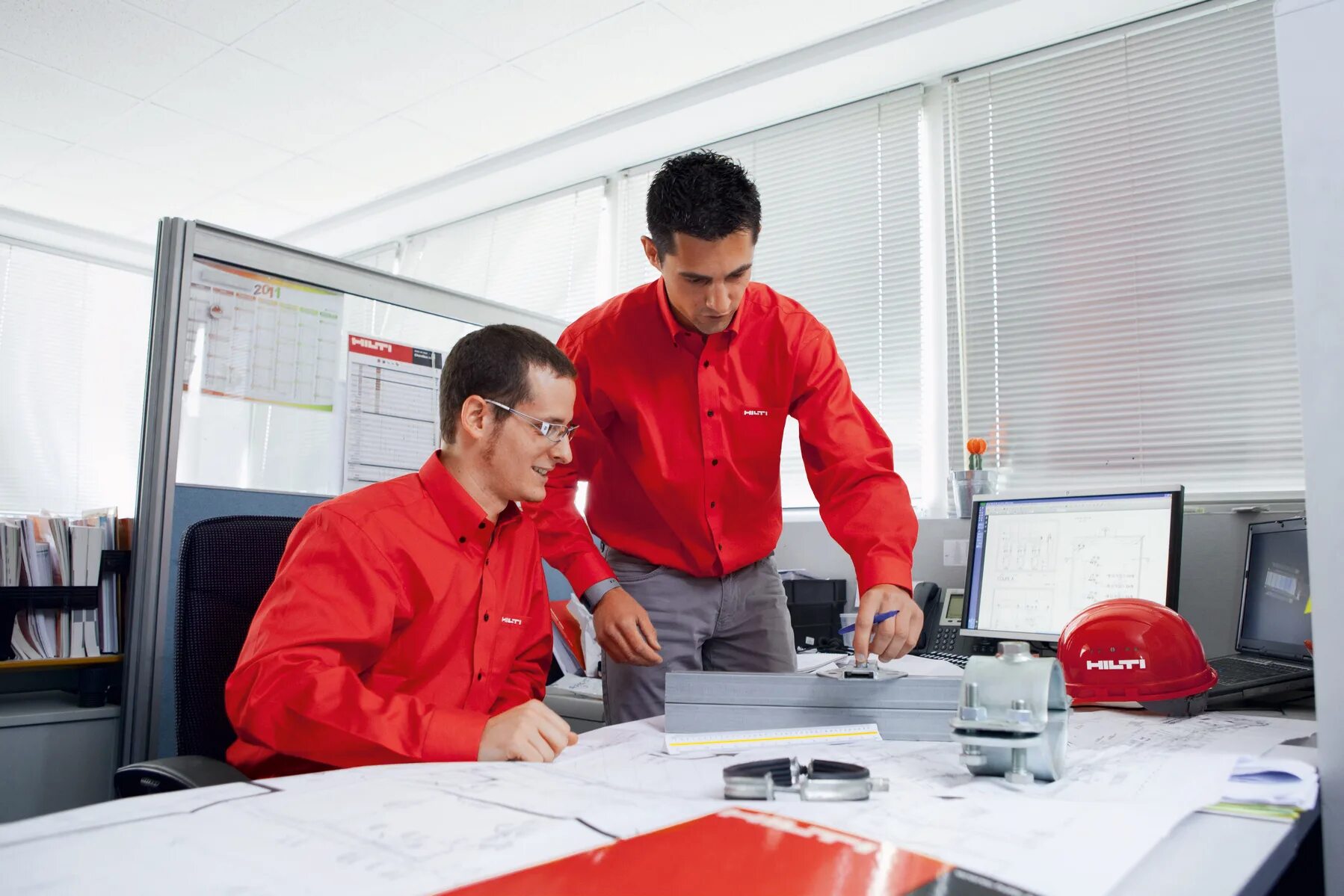 Сервис инжиниринг системс. Инженерный сервис. hilti сотрудники. офис проектировщиков. hilti сервис.