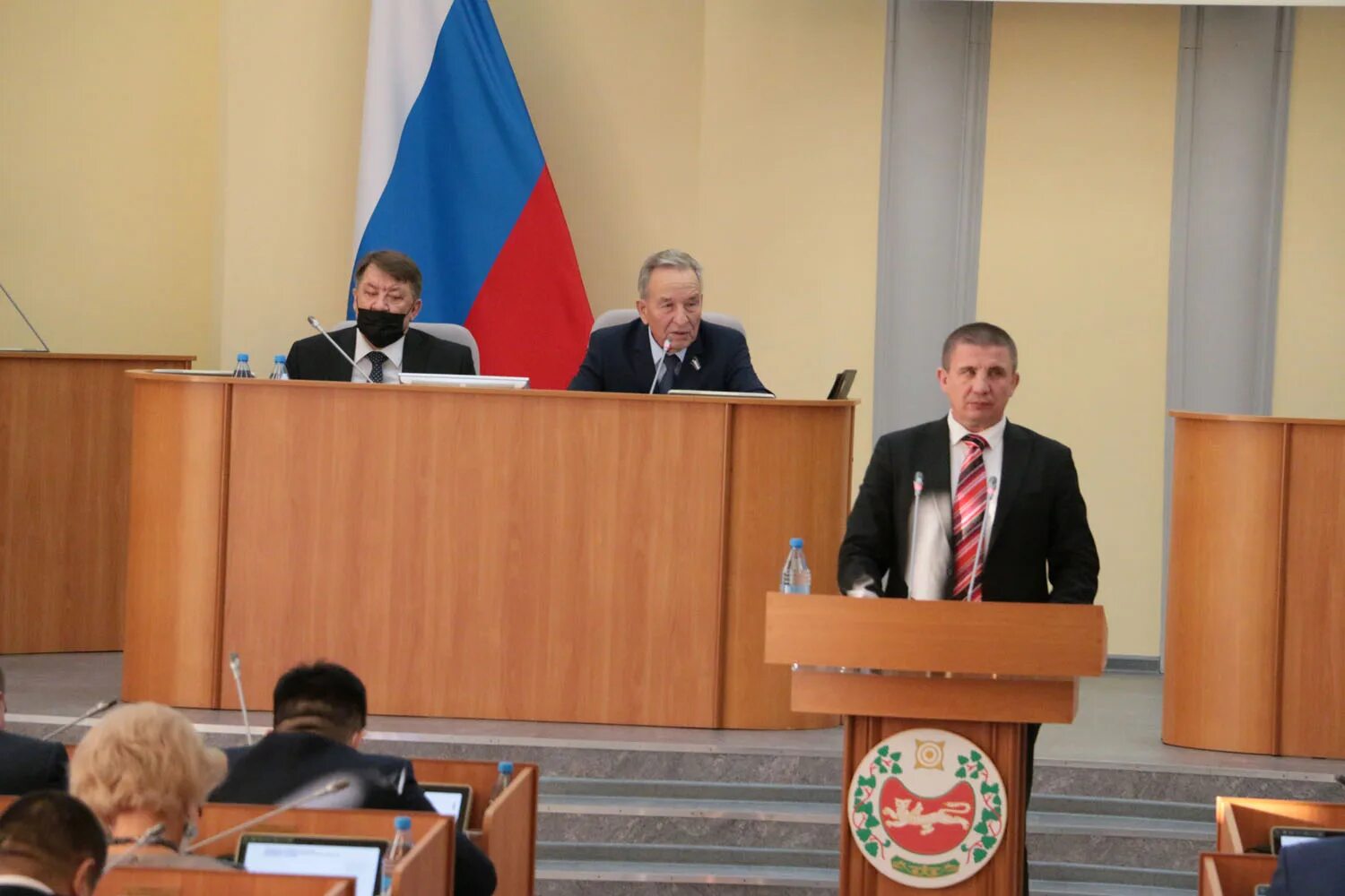 Обложка контрольно-счетная палата республики хакасия. Сессия верховного совета хакасии. Заседание верховного совета республики хакасия в мае 2022 года. Республиканский бюджет республики хакасия. Бюджет республики хакасия.