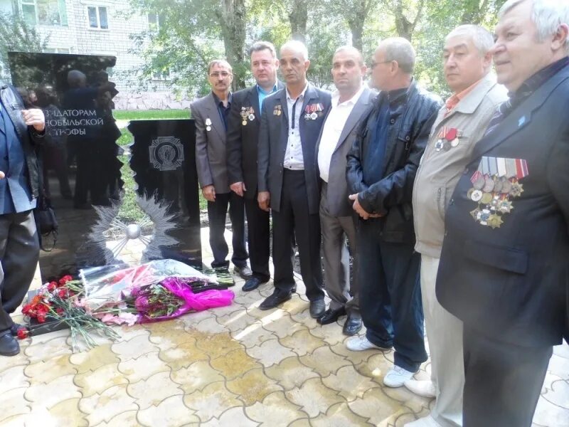 Подслушано в назарово красноярского края. Памятник чернобыльцам в Красноярске. Памятники Назарово. Чернобыльский памятник Назарово.