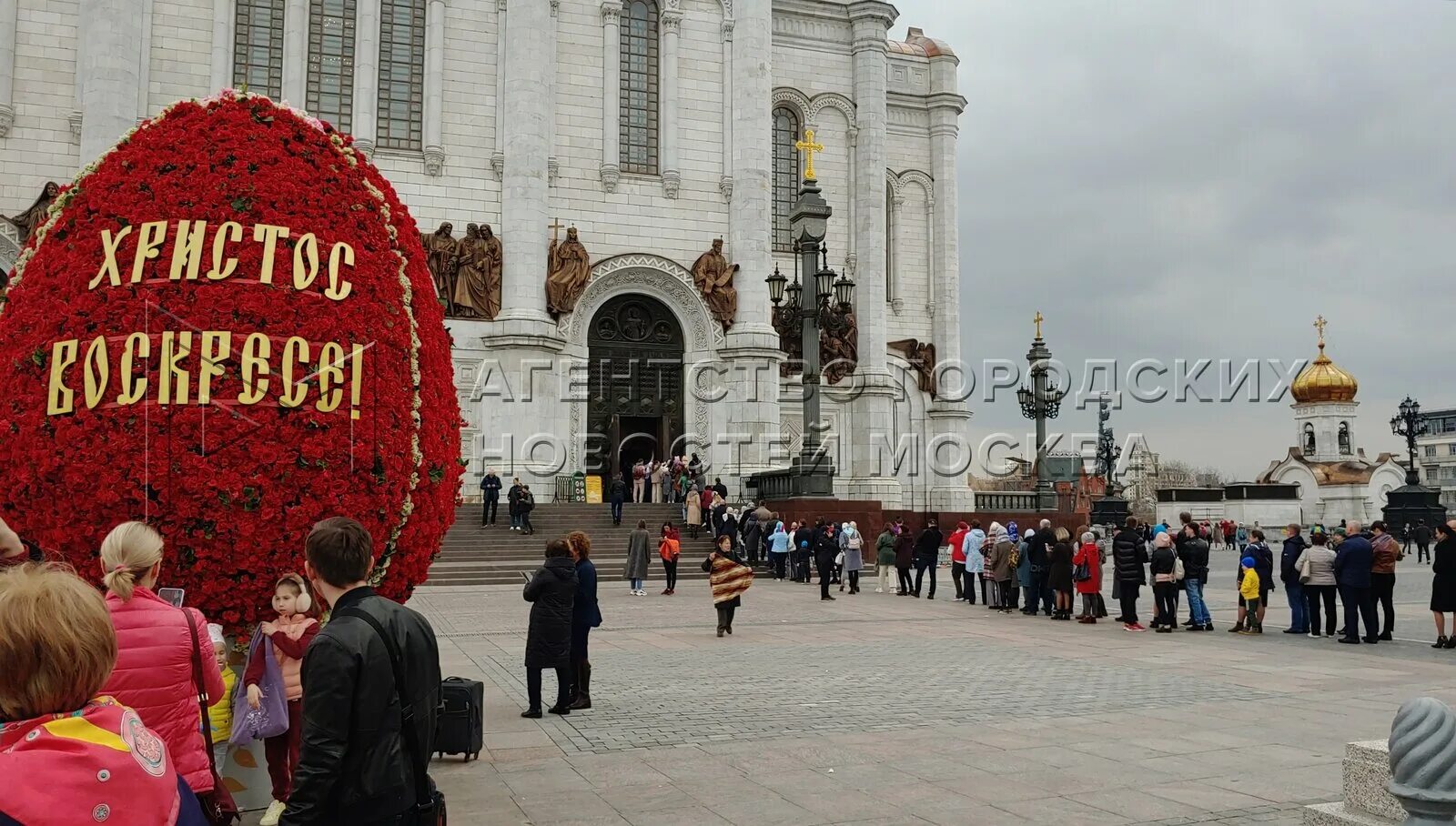 Пасха в Москве. Москва Пасхальная. Храм Христа Спасителя в Москве на Пасху. 2002 Шар храм Христа Спасителя. Западная пасха 2024