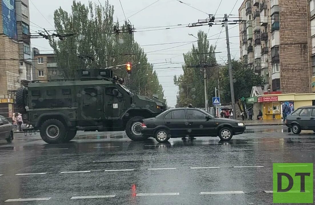 Наступление на Мариуполь. Разбитые броневики на Украине.