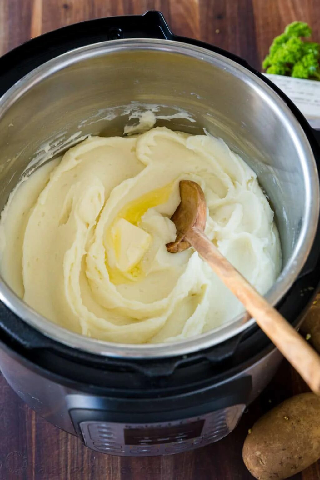 Сколько нужно варить пюре. Приготовление пюре. Приготовление картофельного пюре. Пюре картофельное в мультиварке. Пюре в кастрюле.