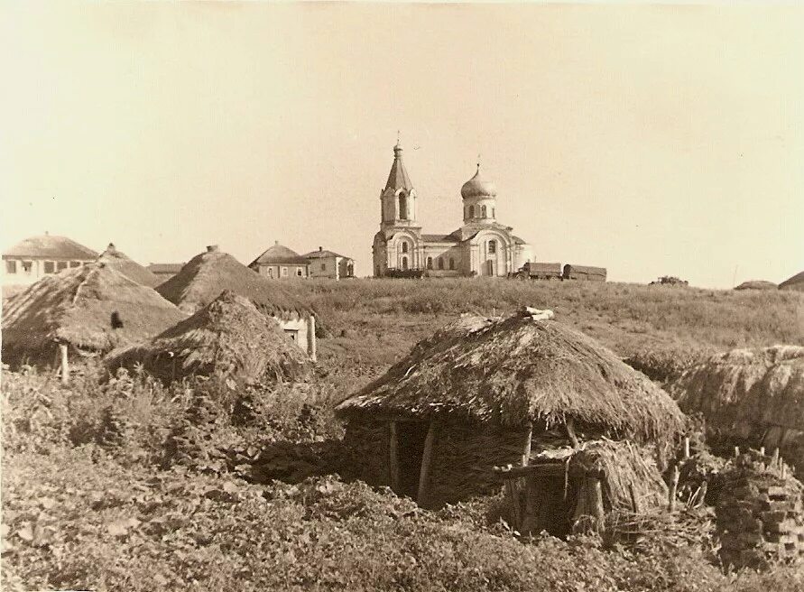 Окрестность раньше. Петренково Острогожского 1942. Острогожск Церковь в селе Петренково. Село Петренково. Хутора Белгородской области 19 век.