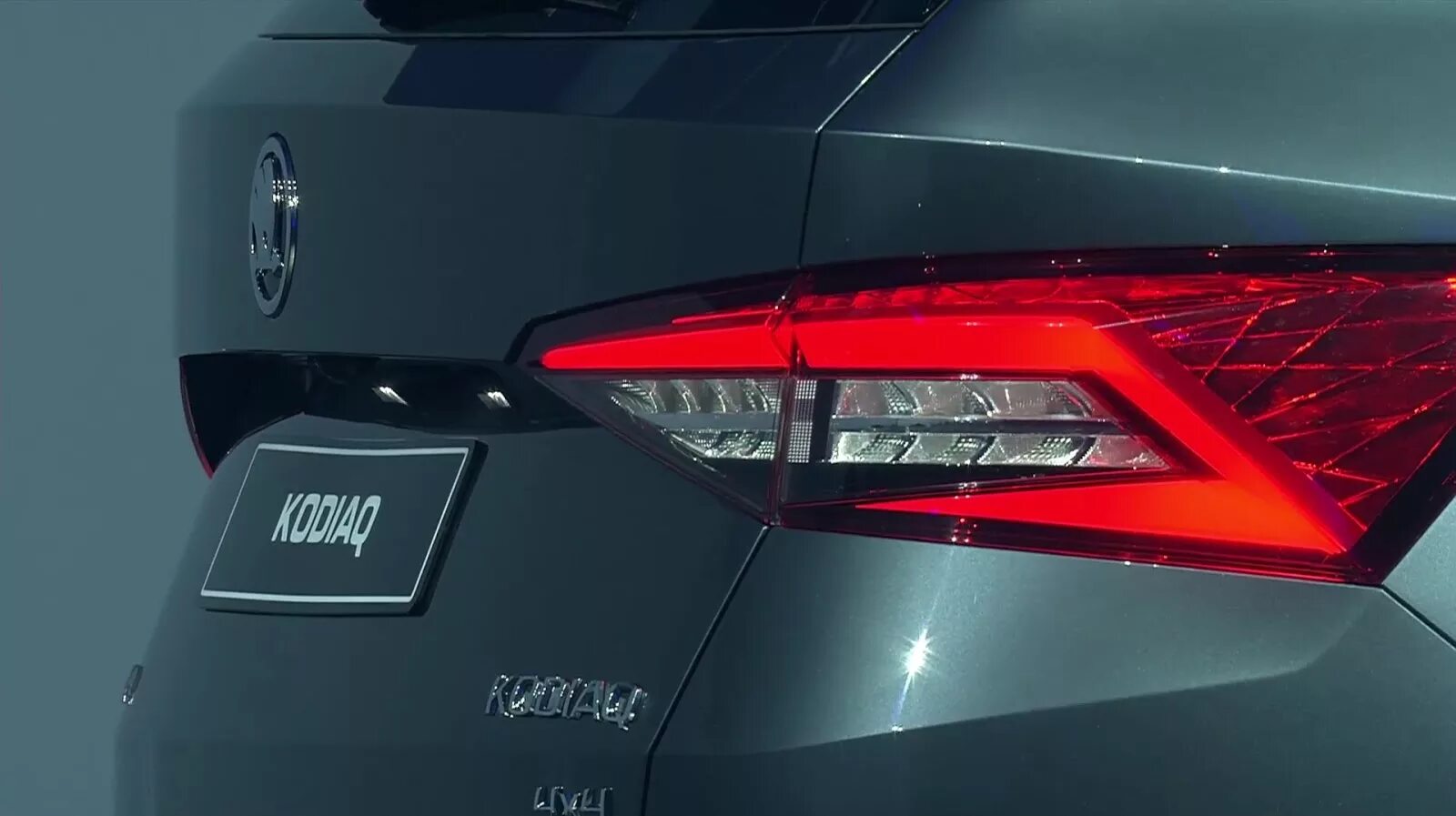 Шкода кодиак задний левый фонарь. Задние фары шкода кодиак. Задний фонарь кодиак. Задние фонари кодиак. Задние светодиодные фонари шкода кодиак.