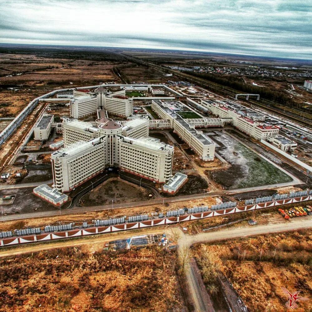 Спб самый большой. Кресты 2 в Колпино. Тюрьма кресты в Колпино. Новая тюрьма кресты в Колпино. Тюрьма кресты 2 в Колпино.