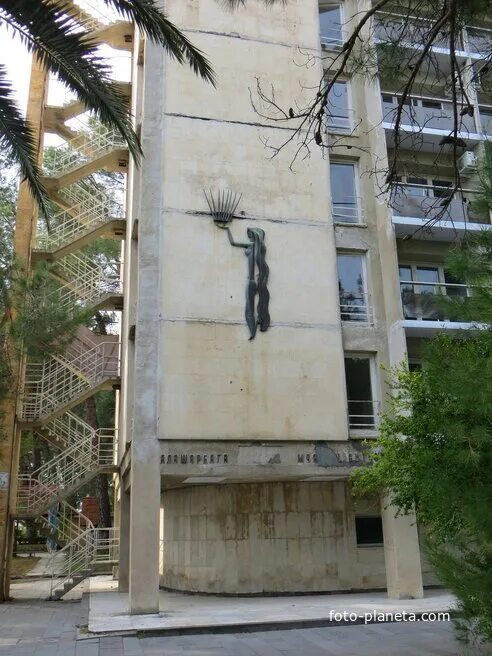 Пицунда корпус маяк. Маяк пицунда абхазия. Пансионат маяк пицунда. Пицунда маяк. Маяк пицунда абхазия.
