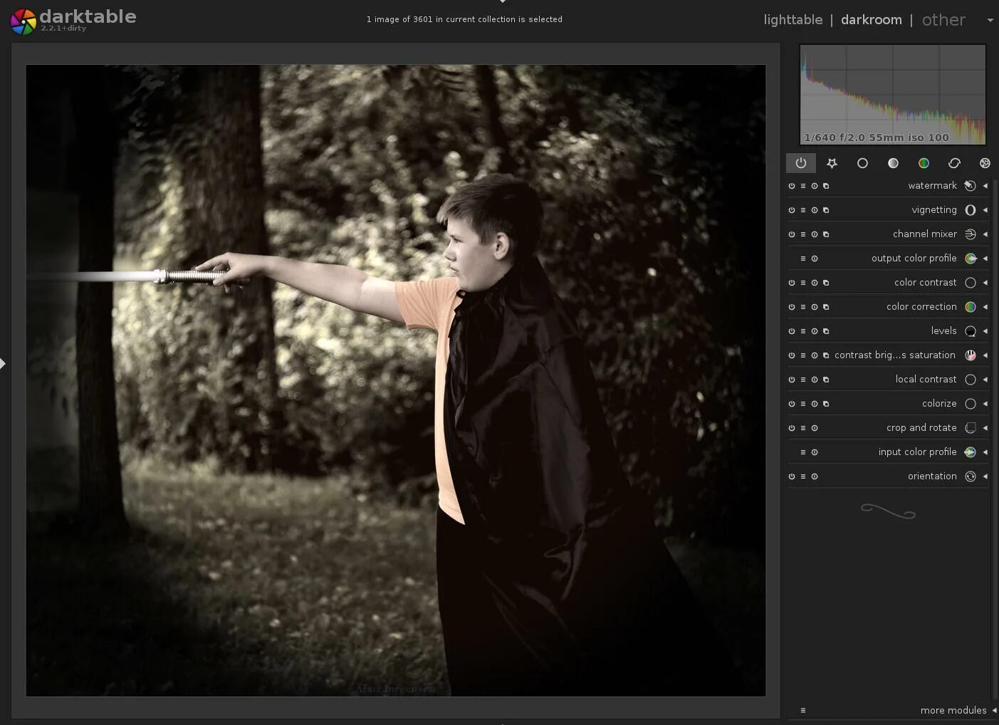 Яркий белый экран. Черный перелив. Затемнение по краям. Белый фон с затемнением. Как затемнить задний фон.