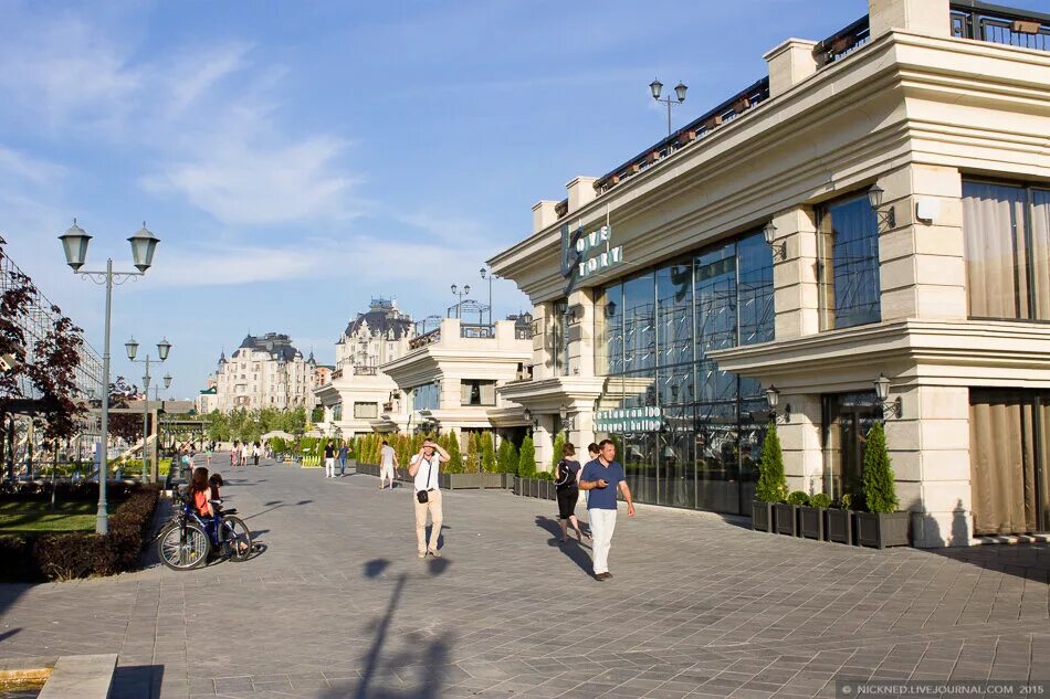 Самые благоустроенные города россии. Александровская площадь ставрополь. Самый благоустроенный город в мире фото. Самый благоустроенный город росс. Губкин белгородская область.