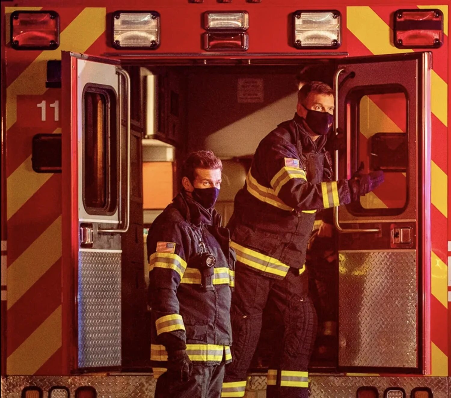 911 служба спасения бобби нэш. 911 служба спасения бобби нэш. 911 служба спасения сериал 2021. 911 служба спасения люси донато. Фильм 911 служба спасения фильм.