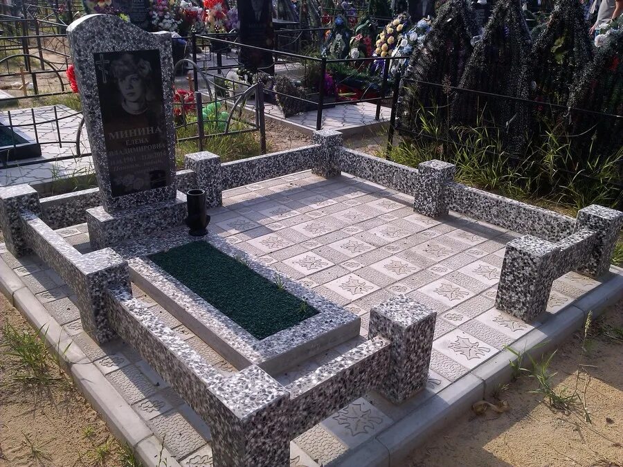 Памятники из цемента и мраморной крошки. Памятники на могилу из мраморной крошки. Мраморная крошка памятник. Мраморная крошка памятник. Памятник из мраморной крошки.