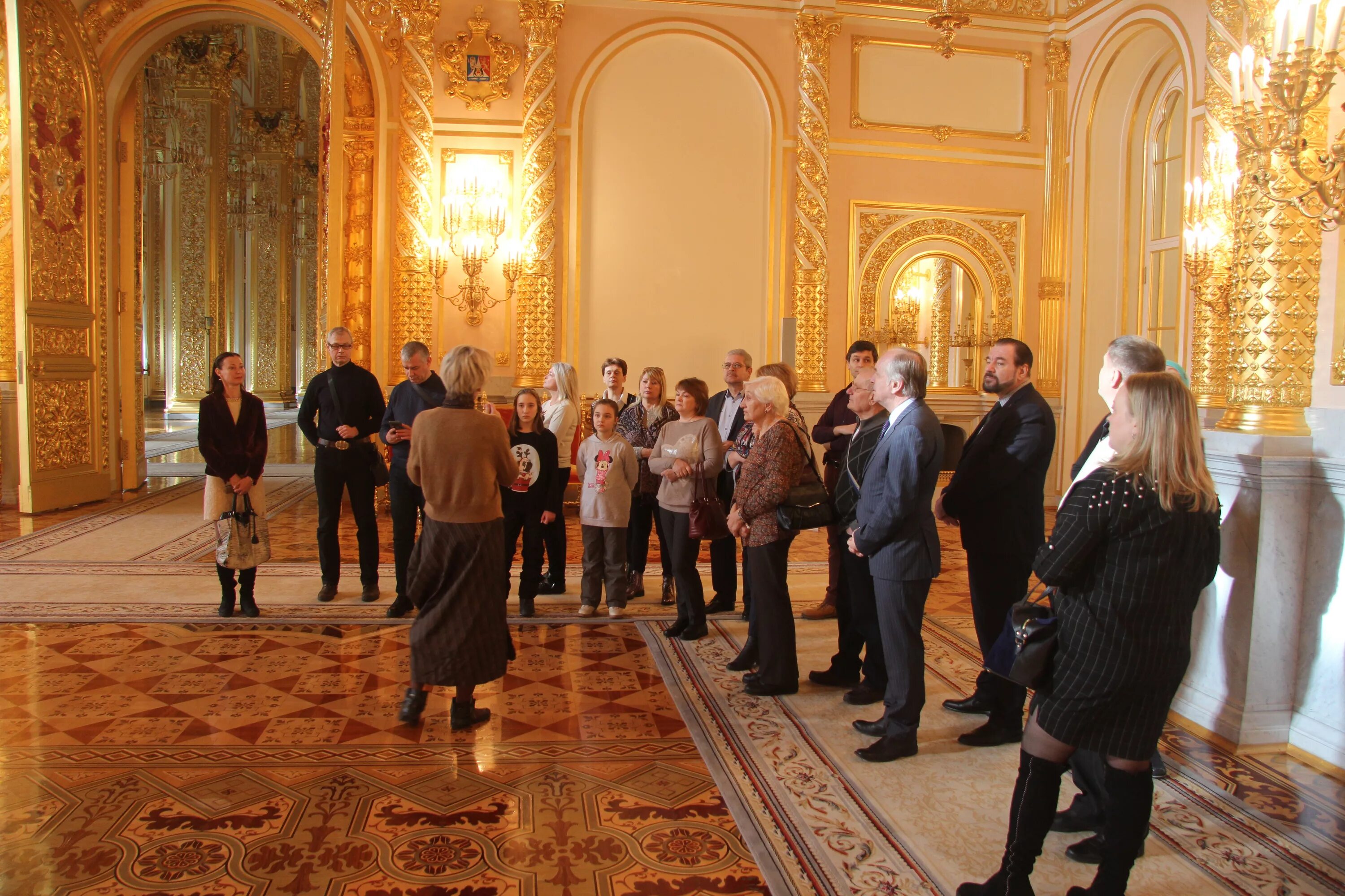 Большой кремлёвский дворец александровскийзал. Экскурсия в большой кремлевский дворец. Экскурсия в кремлевский дворец. Большой кремлёвский дворец в москве. Большой кремлёвский дворец московский кремль александровский залзал.