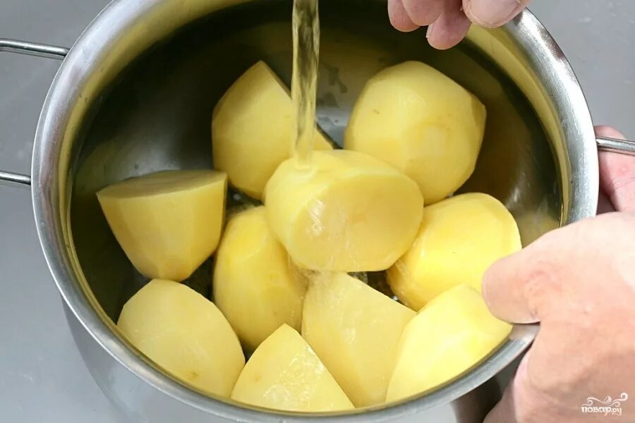Отваренный картофель протертый. Этапы приготовления картофельного пюре. Поэтапное приготовление картофельного пюре. Картошка этапы приготовления.