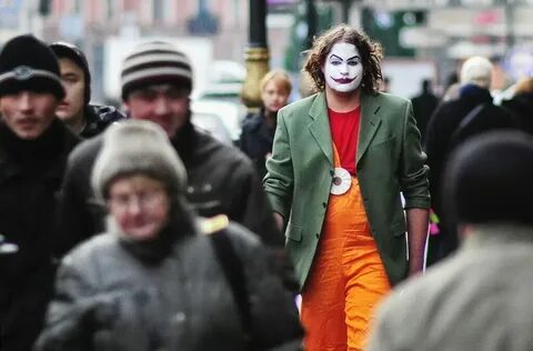 Ярко выделяясь среди