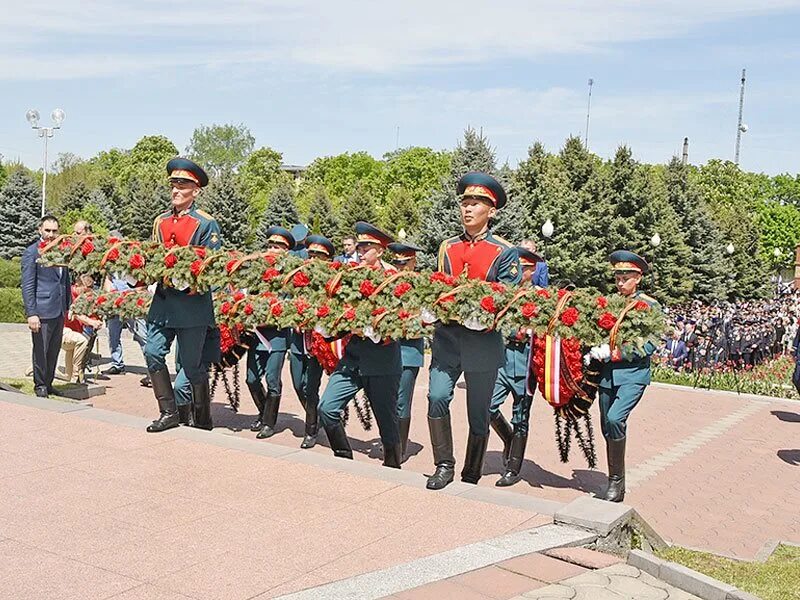 Омон грифон. Дань уважения подвигу. Росич спецназ новочеркасск. Подвиг крейсера варяг картинки. 15 февраля мемориал заречный.
