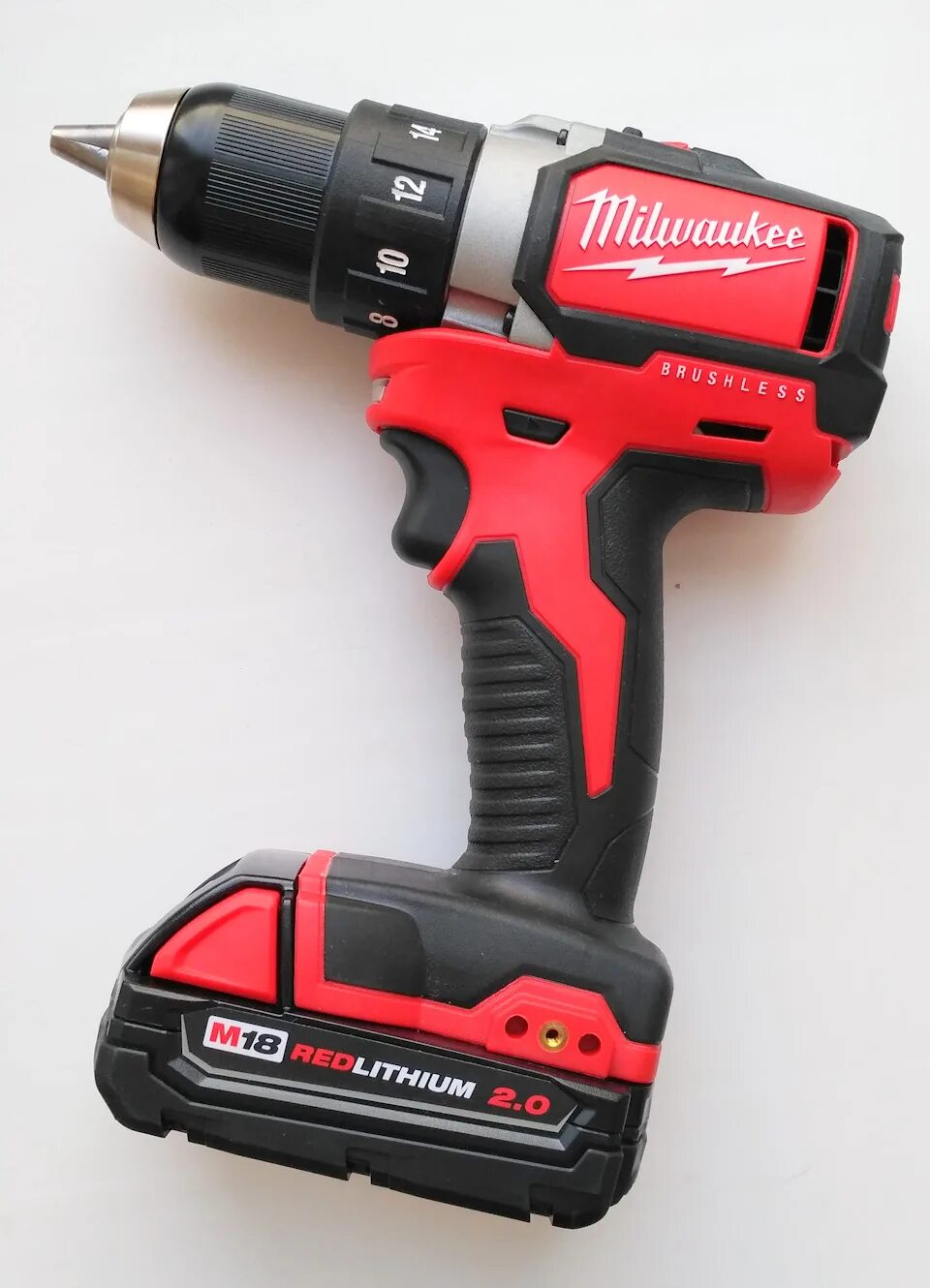 Шуруповёрт Milwaukee m18. Аккумуляторная дрель Milwaukee. Аккумуляторная дрель шуруповёрт Милуоки. Шуруповёрт Милуоки 18.