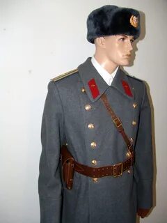 Офицер в шинели