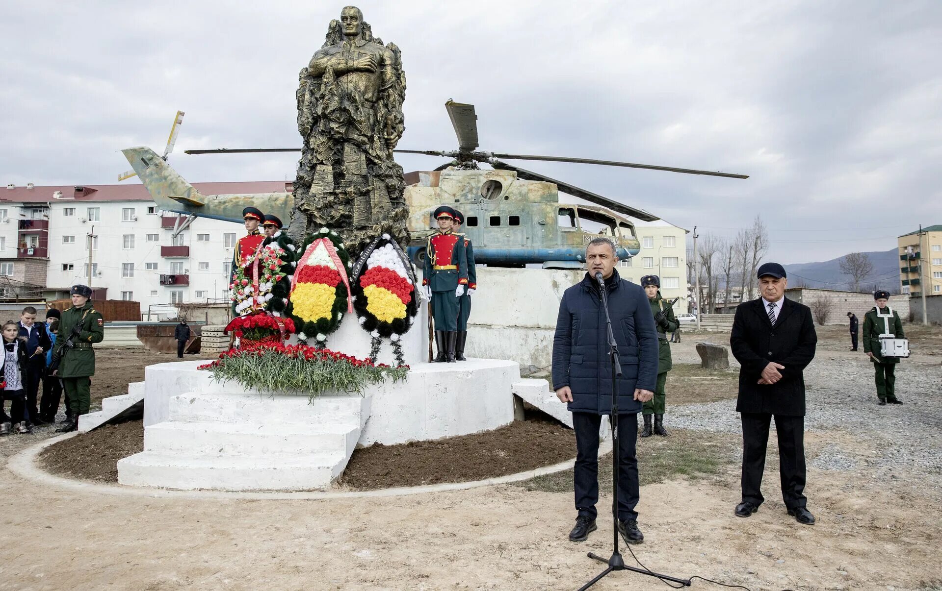 Южная Осетия Цхинвал 2021. Памятник в Южной Осетии в Цхинвале. Цхинвал 2023. Цхинвал 2022. Погода цхинвал на неделю южная