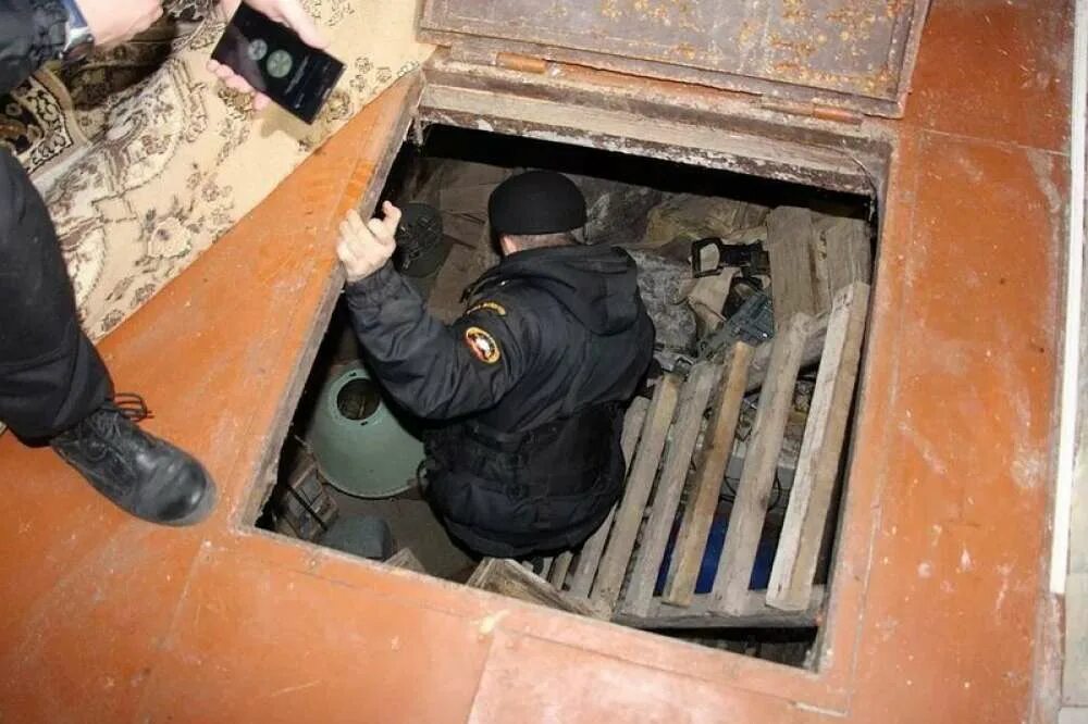 Погреб русский в доме. Подвалы старинных домов. Подполье новости. Подполье новости. Погреб в деревянном доме.