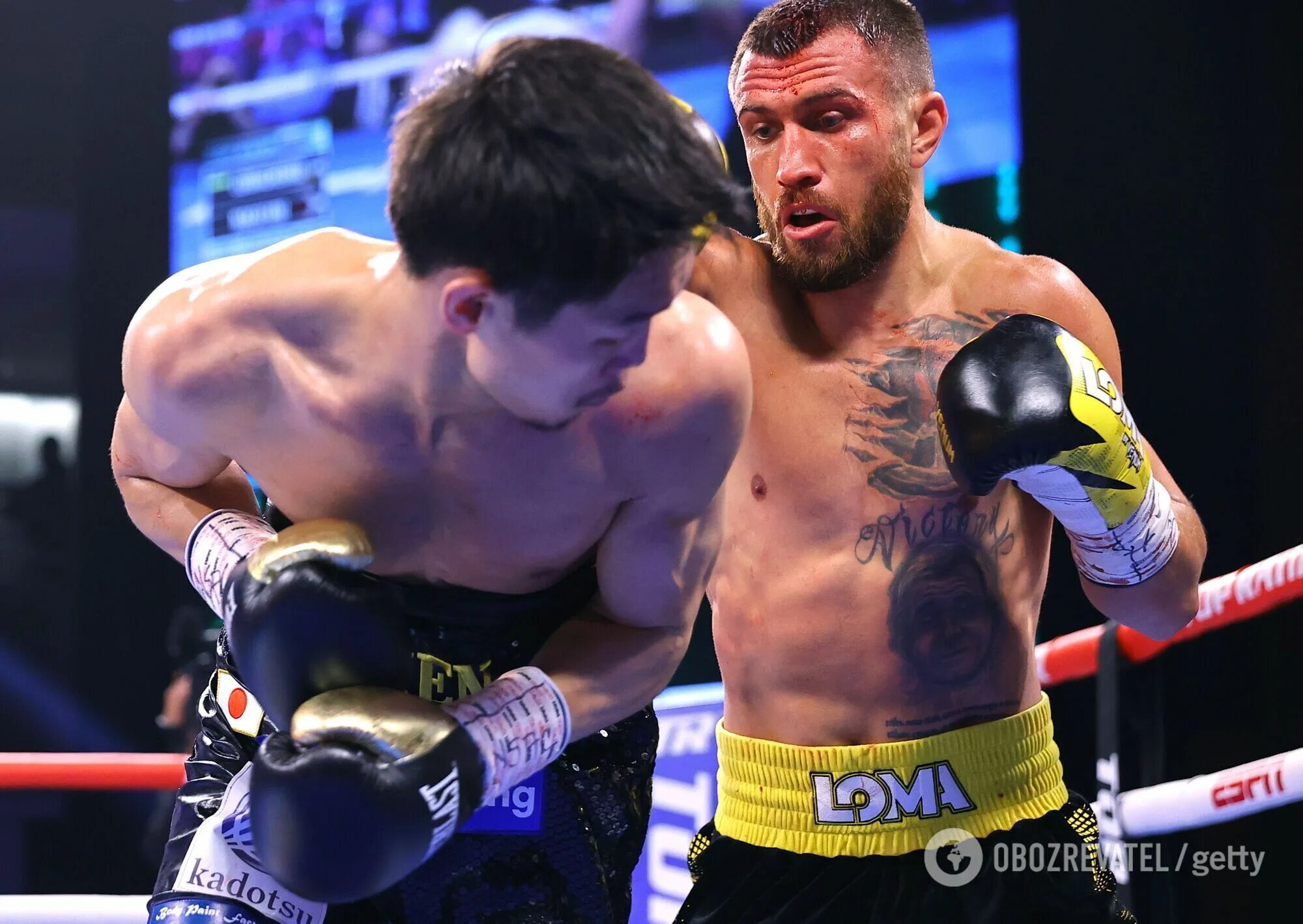 Хорхе линареса ломаченко. Ломаченко боксер. Василий ломаченко бокс. Ломаченко в нокдауне. Ломаченко в нокдауне.