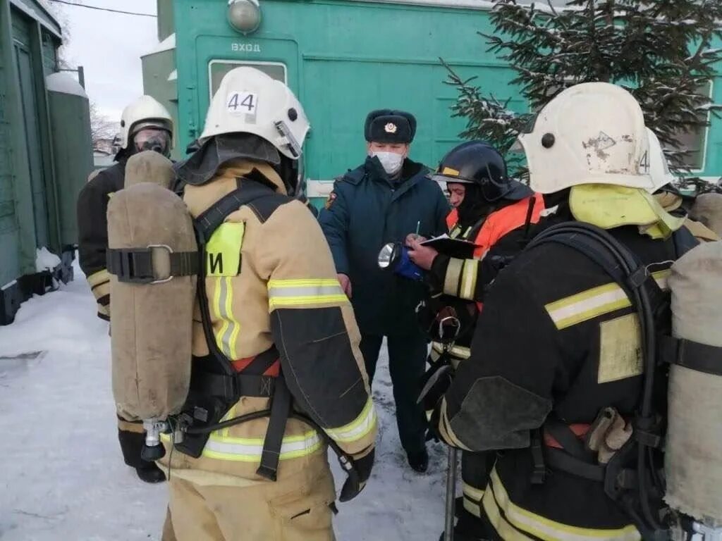Тренировка личного состава. Абдулино пожарная часть. ПЧ Абдулино. ПЧ 14 Абдулино. Пожарная часть Абдулино 2004.