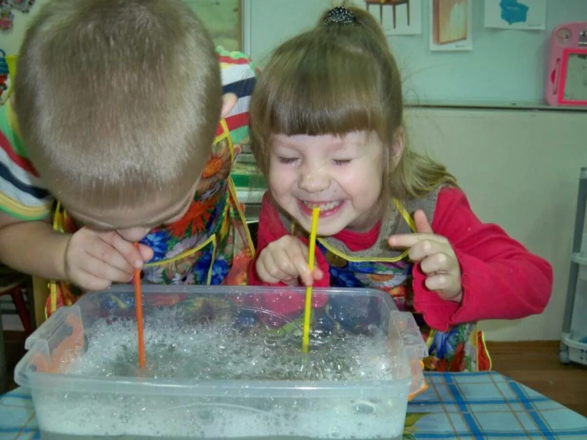 Игры с водой цель. Эксперименты для детей. Эксперименты в детском саду. Опыты для дошкольников. Эксперименты с водой для дошкольников.