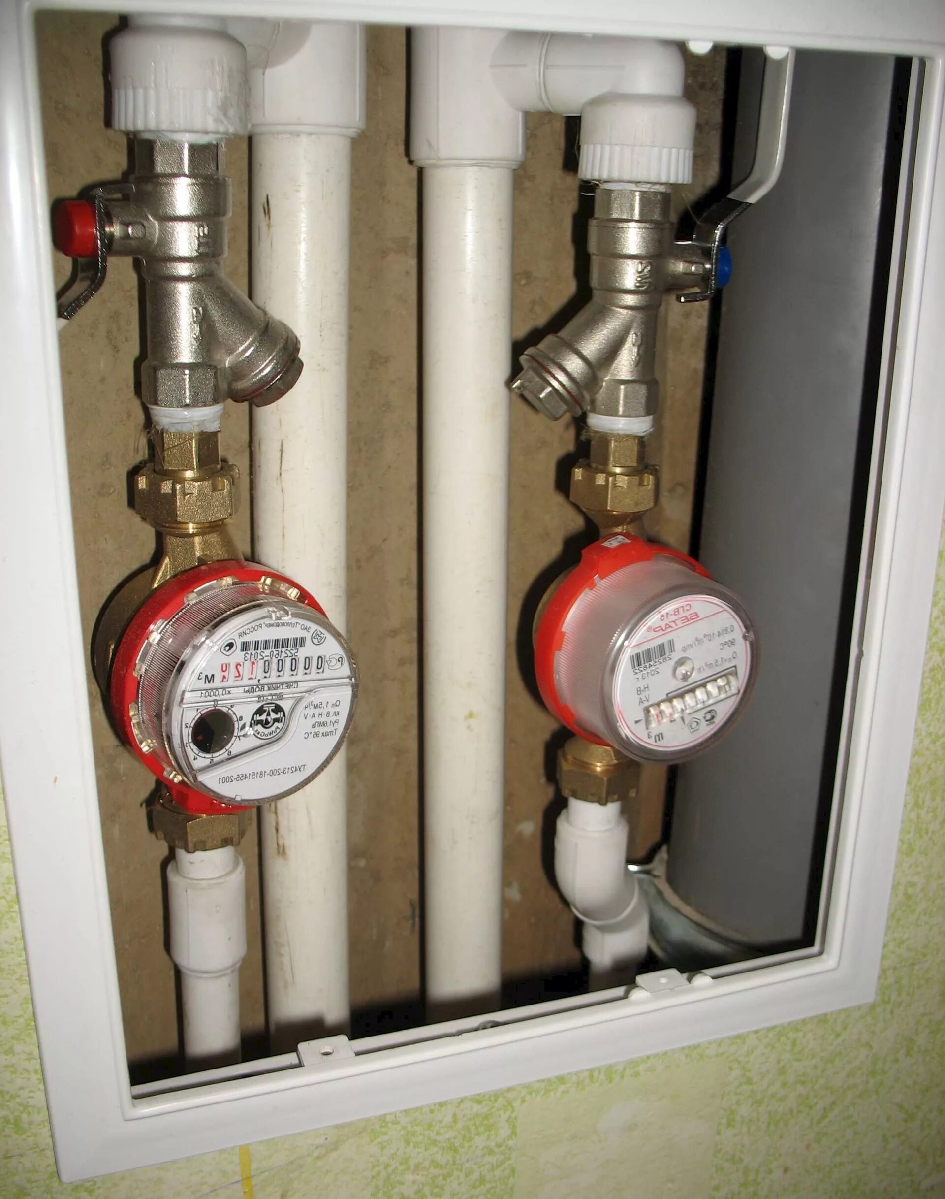 Счетчик воды. Счетчики холодной и горячей воды. Установка счетчиков стоит 2500. Установка счетчиков стоит 2500. Установка счетчиков стоит 2500.