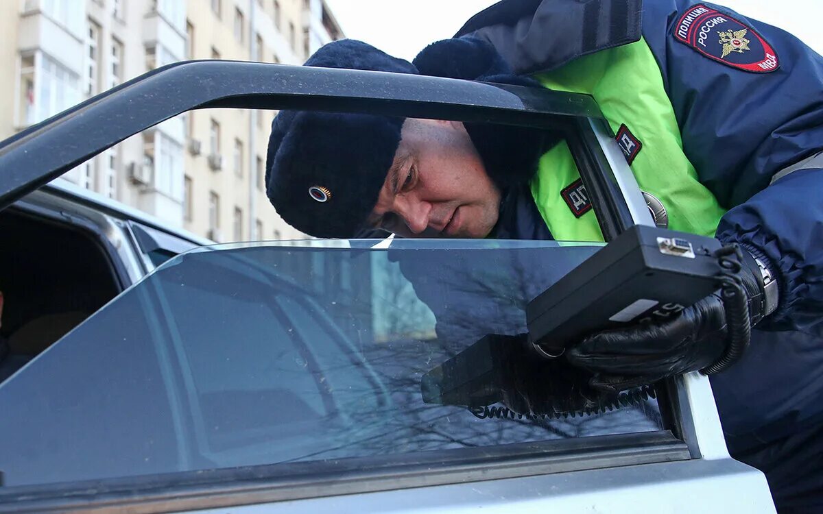 В каком году разрешат тонировку. Тонировка полиция. тонировка гибдд. северодвинск измеряют тонировку фото. канал 78 интервью от гибдд о тонировке.