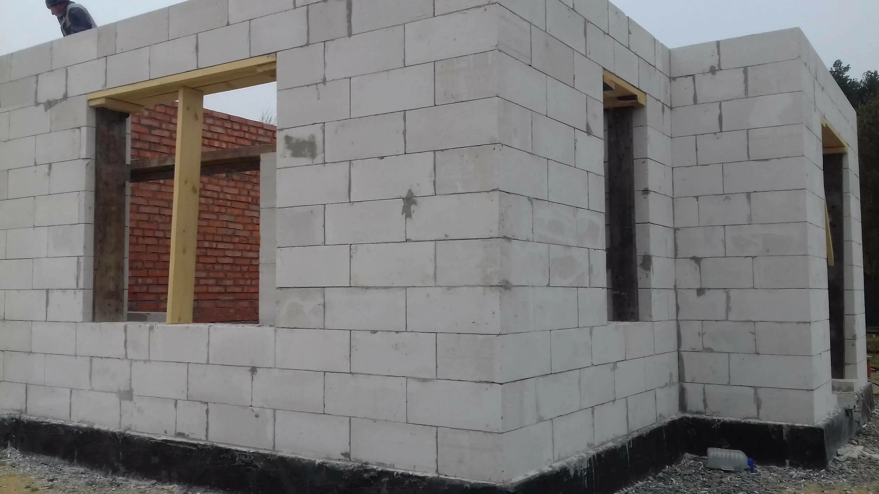 Сколько блоков на пристрой. Двухэтажная пристройка к дому из пеноблоков. Пристройка к дому газобетон. Калькулятор здания из газобетона. Армирование кирпичной кладки чертеж.