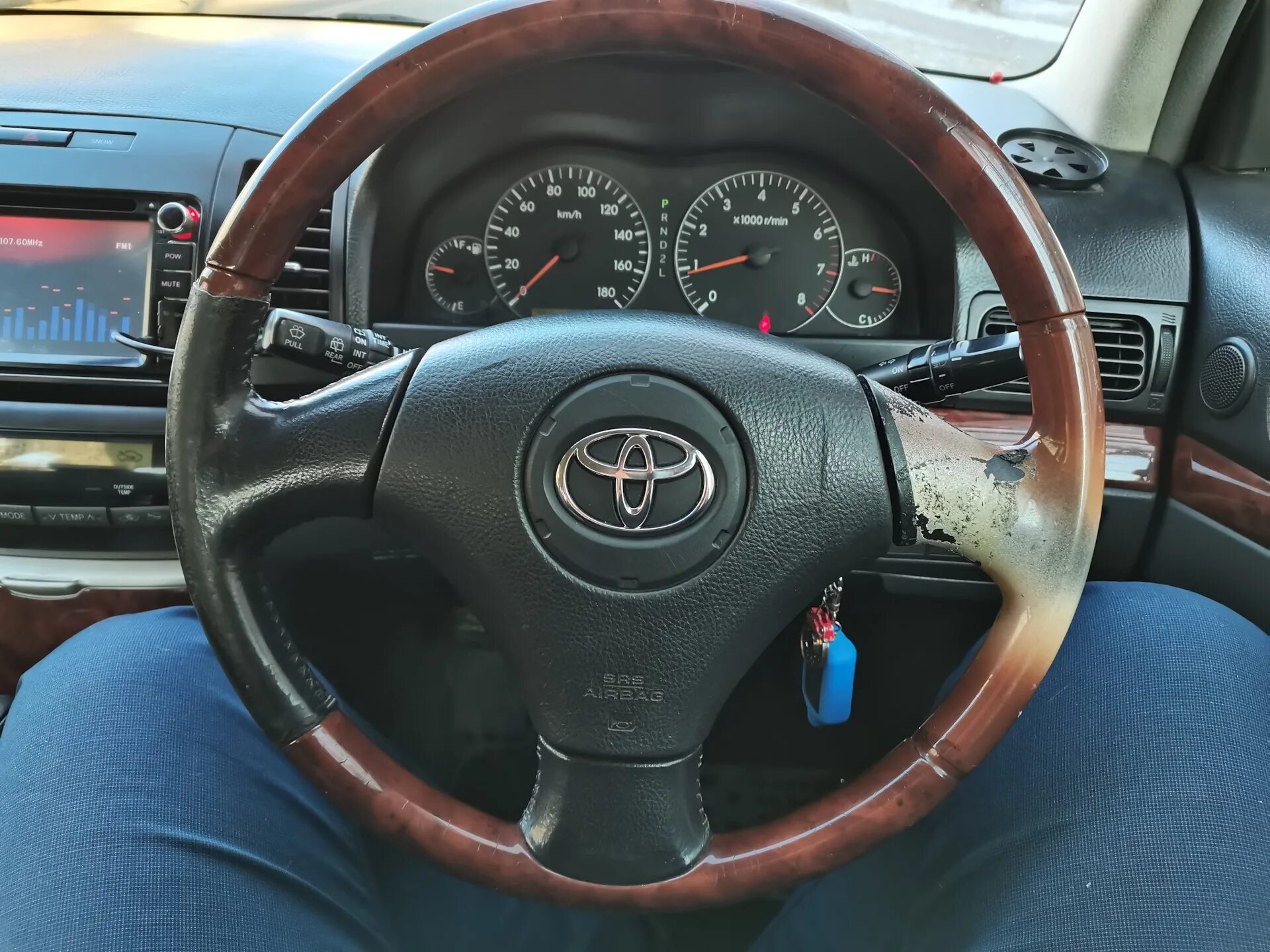 Тойота руками фото. Toyota premio руль 2002. руль тойота премио. руль косточка премио 240. обтяжка руля корона премио.
