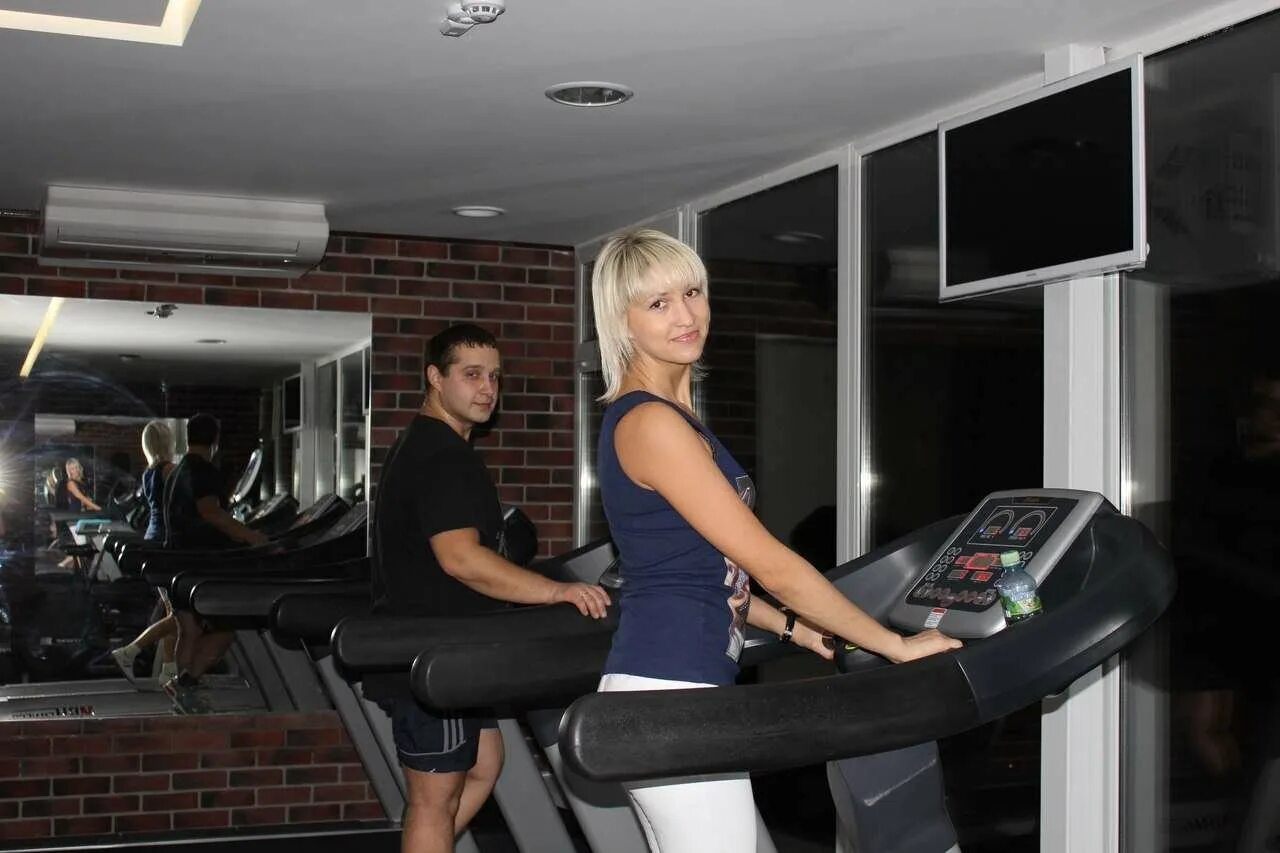 Авеню воронеж фитнес. Фитнес центр шоссе энтузиастов 33а. Елена дмитриенко фитнес. Силач зал тренажерный. Анастасия дмитриенко омск фитнес тренер.