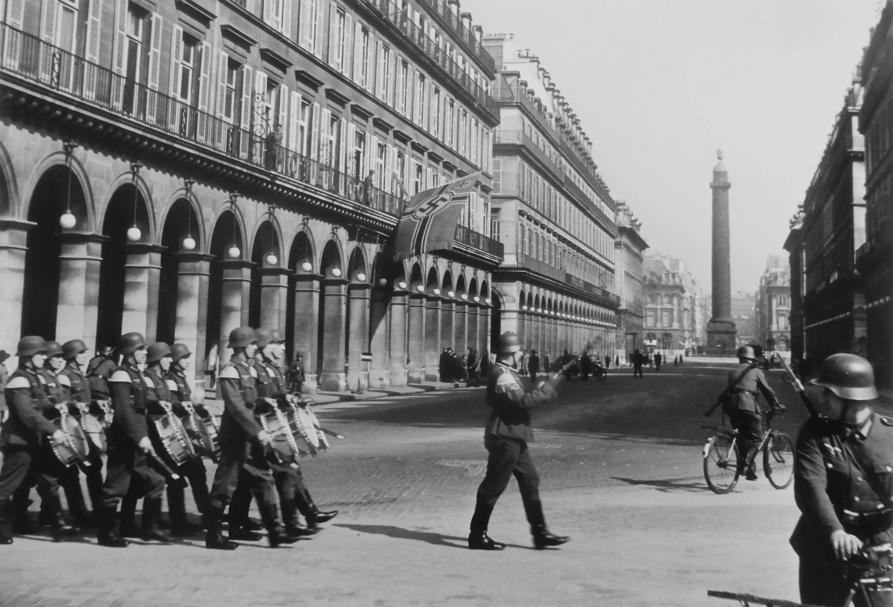 Французский захват. Париж немецкая оккупация. Париж 1940. Оккупированный Париж 1940. Германская оккупация Франции.