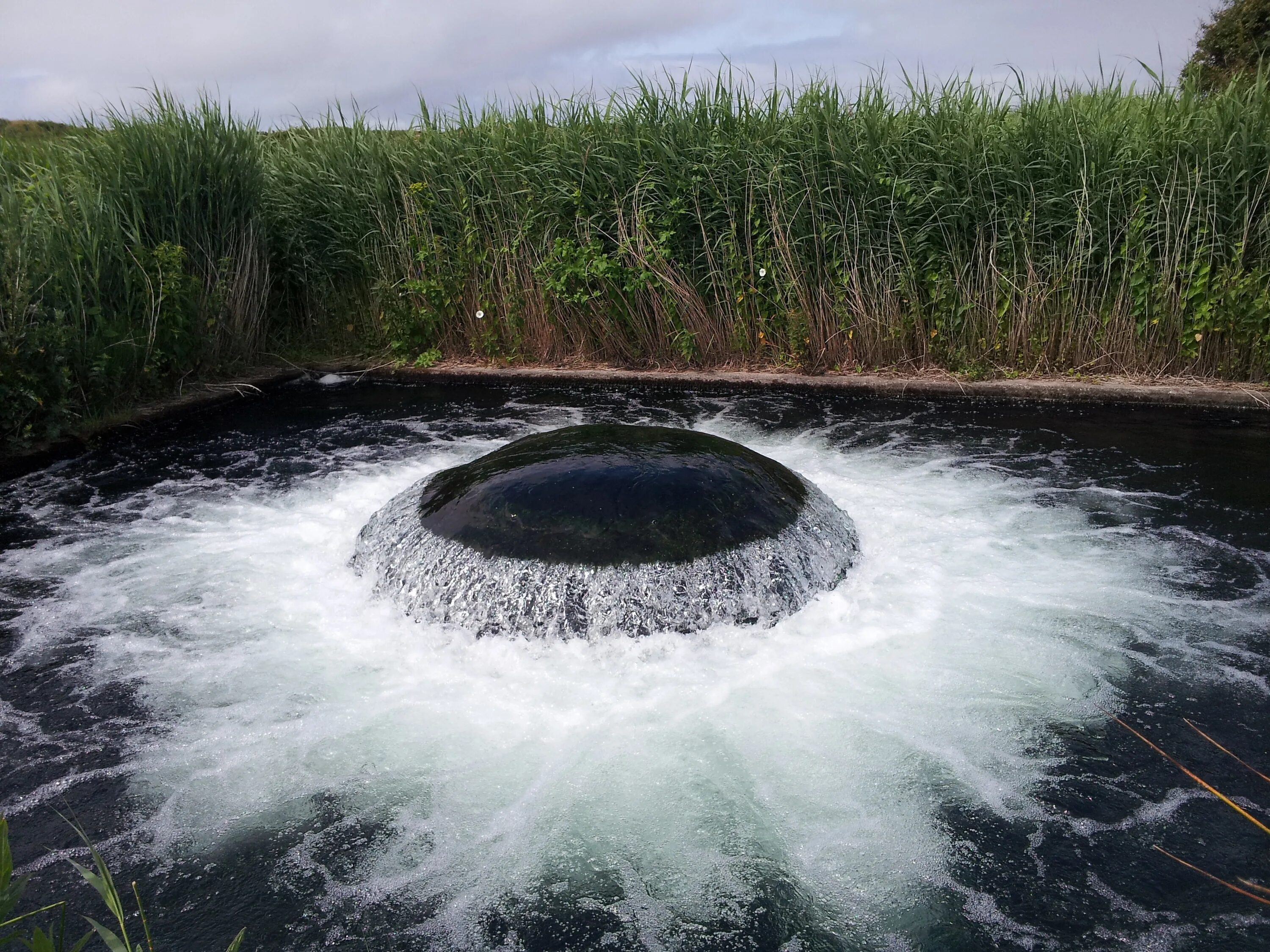 Страна многих вод. Воронка в природе. Вода на земле. Огромные водные пространства. Водяная воронка.