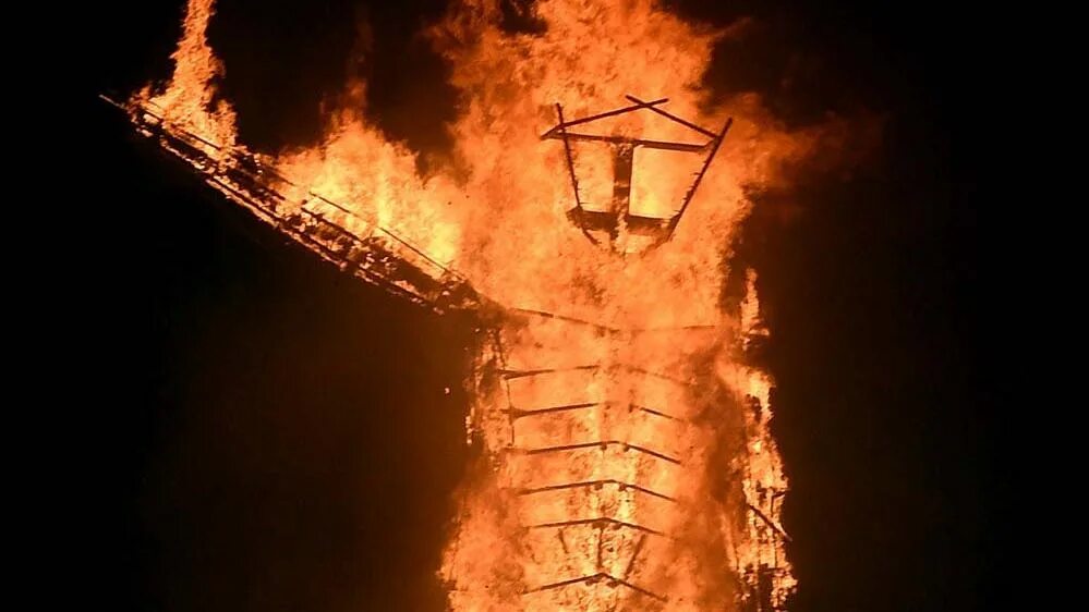 Burning 2021. 2021 burning man событие. Burning man 2018 девушки. Невада бернинг мэн. Фестиваль блэк рок в пустыне невада.