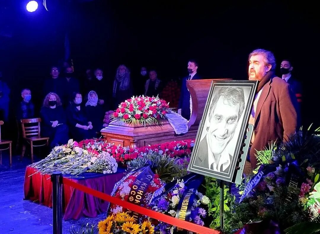 Покажи умерших артистов. Прощание с владимиром кореневым. Прощание с актером валерием гаркалиным. Покажи умерших артистов. Покажи умерших артистов.