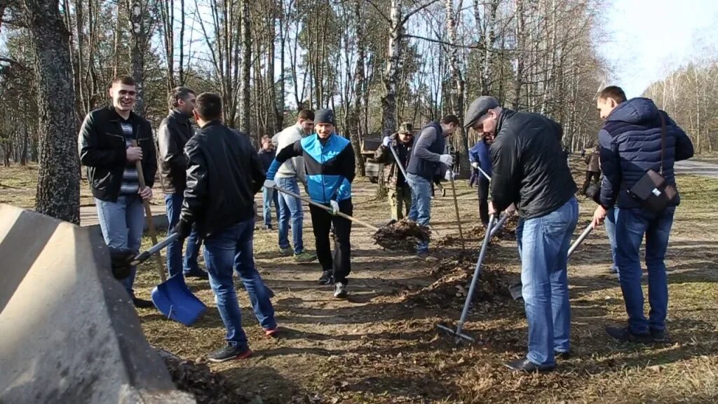 Уборка территории г. Курск Энтузиастов. Фото акций уборка территории.