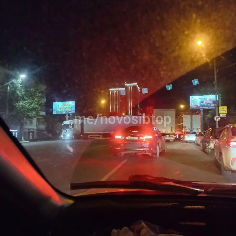 Салют в новосибирске. Новосибирск с огоньком. Челябинск грязный город. Новосибирск с огоньком. Вид из окна хлебниково.