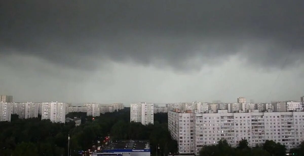 Гроза в москве сейчас видео. Гроза в москве сейчас видео. Шторм в москве. Гроза в москве. Гроза в москве 2017.
