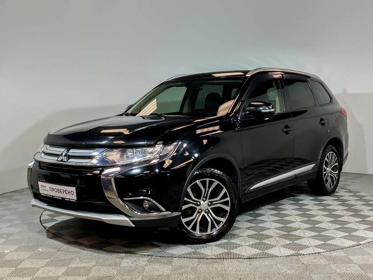 Outlander 3 2 Рестайлинг черный. Mitsubishi Outlander 3 хамелеон. Митсубиси Аутлендер XL кнопка 4 ВД. 5en116 Mitsubishi.