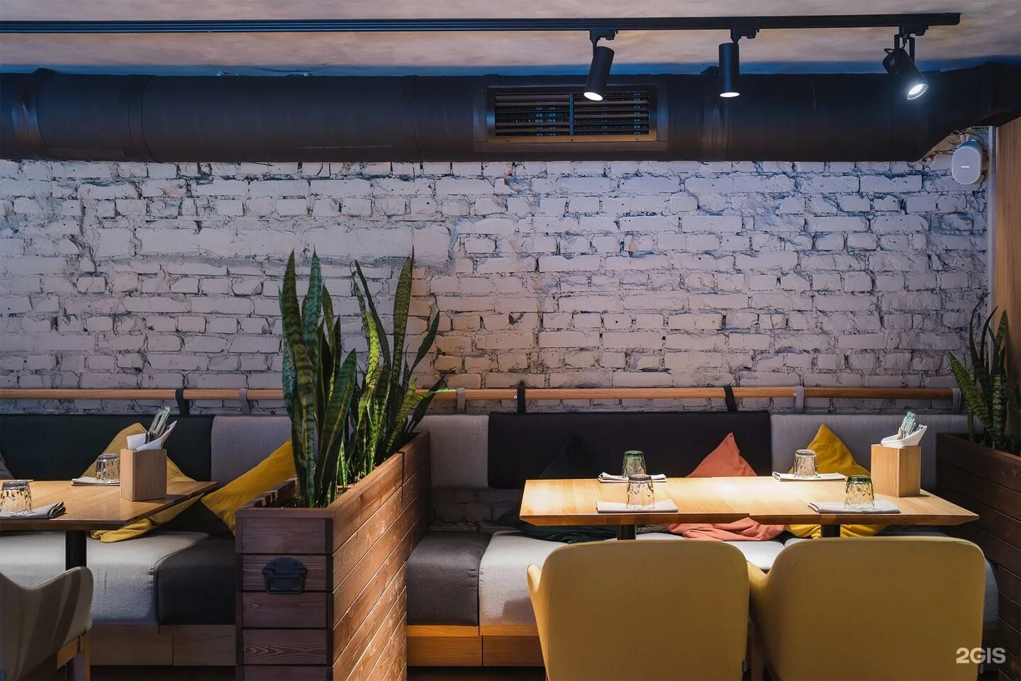 , 206) от метро. Ягер рестопаб. Компания family московский проспект 206. Компания в ресторане. Петербург компания ресторан.