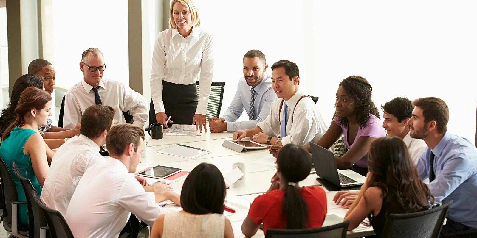 Коммуникация. Демократичный лидер. Совещание руководителей. Руководитель и подчиненный. Консультативно-демократический стиль.