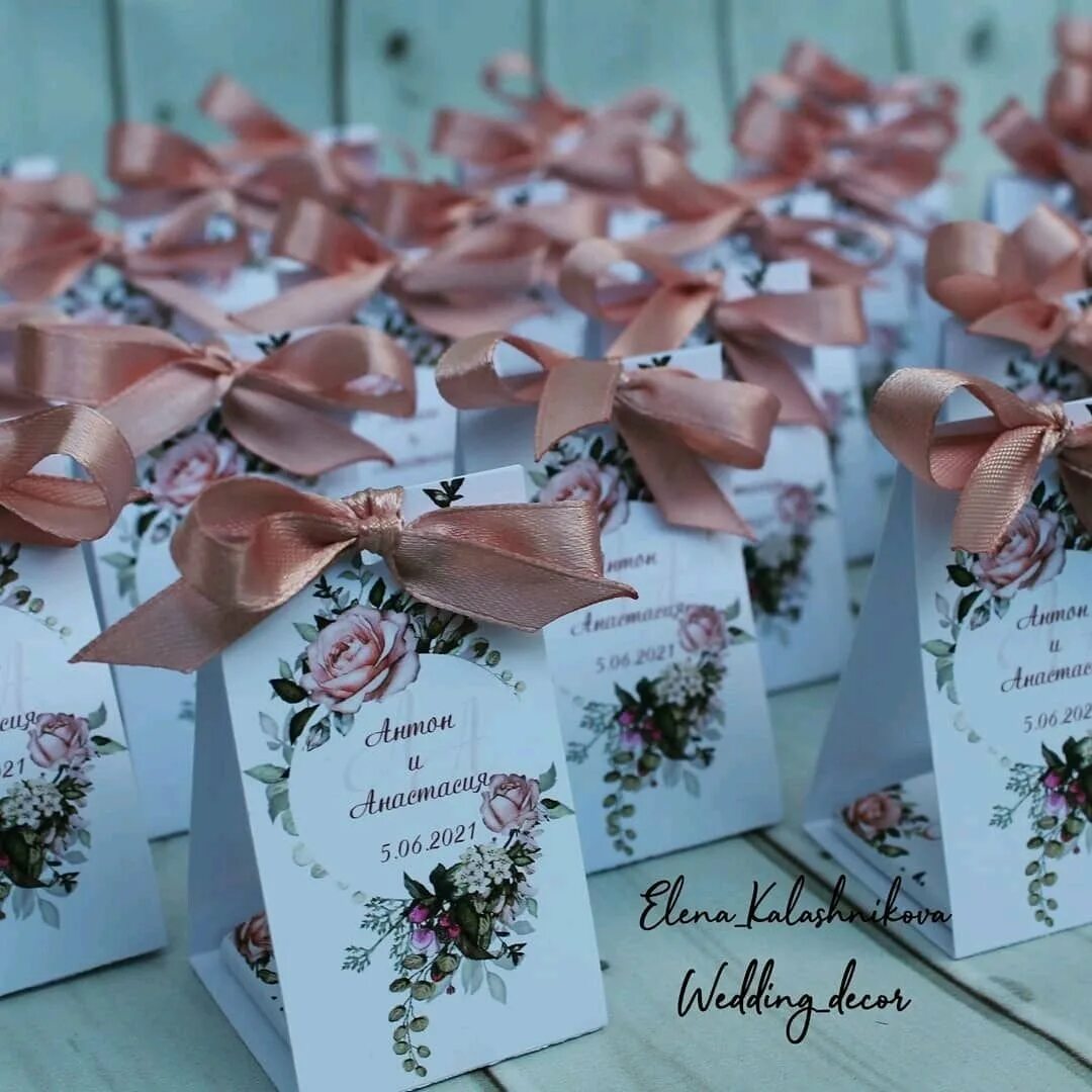 Сувениры на свадьбу для гостей. Комплимент свадьбы. Подарки гостямина свадьбу. Подарок комплимент на свадьбу гостям. Комплименты гостям на свадьбу.