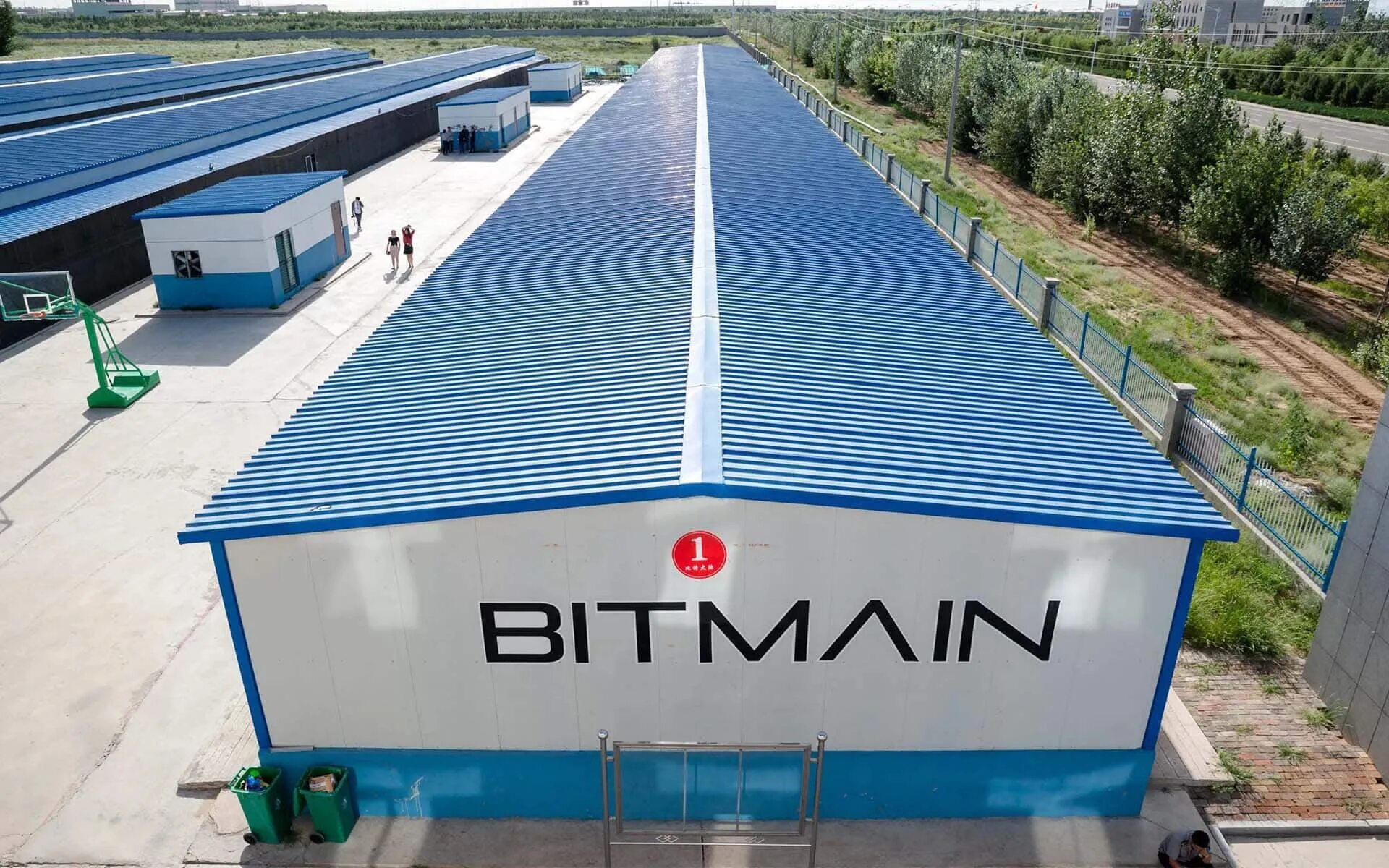 Бит майн. Майнинг ферма Bitmain. Завод Битмайн. Контейнер Bitmain. Фермы в Китае.