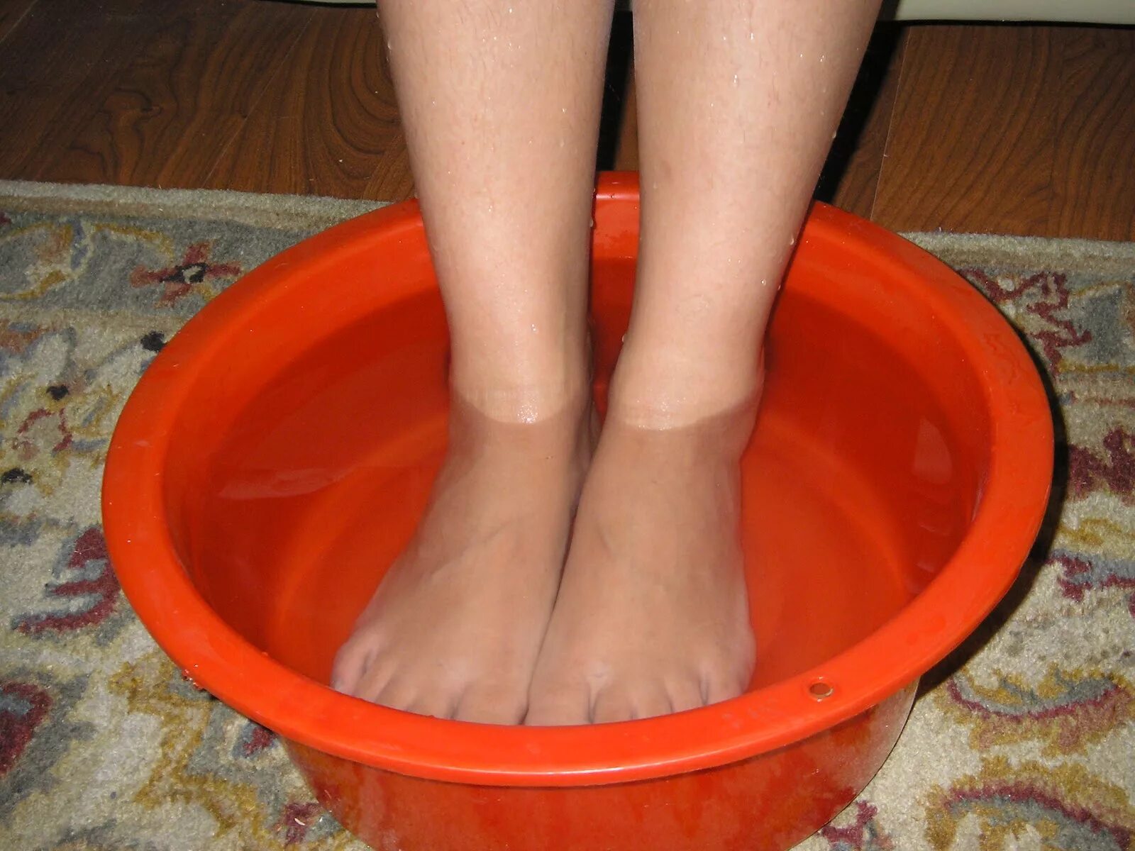 Контрастные ванночки для ног. Парить ноги. Контрастные ванны для ног.